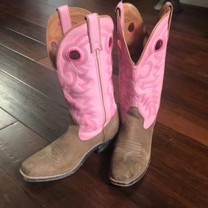 Women’s pink cowgirl boots size 6